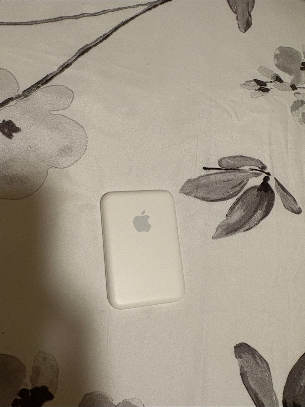Apple White MagSafe Power Pack with Silver Logo